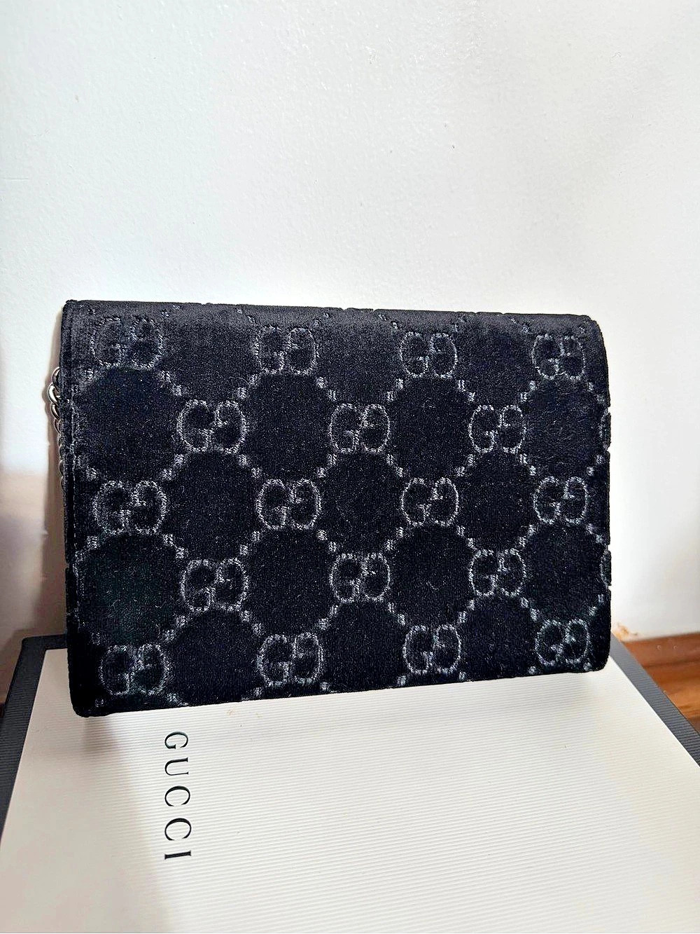 Gucci GG Marmont Velvet Shoulder Bag in Black - Picture 3 of 6